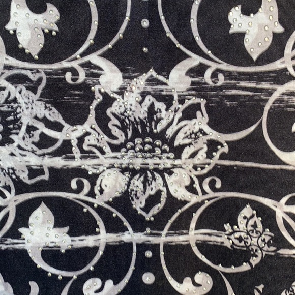 Ladies Top - Picture 3 of 3